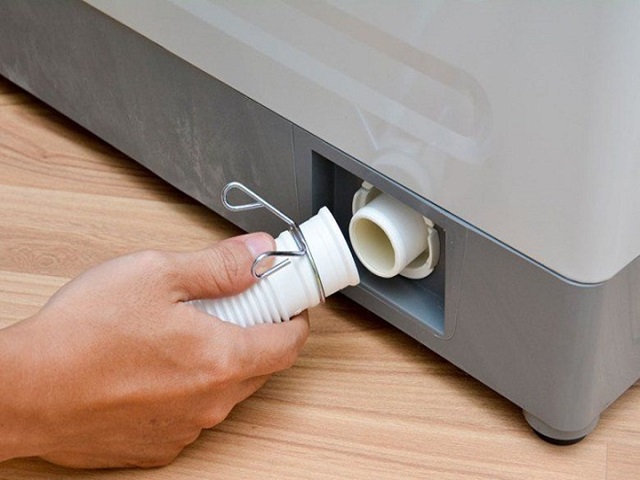 Khử m&ugrave;i m&aacute;y s&aacute;y quần &aacute;o bằng c&aacute;ch vệ sinh đường ống dẫn