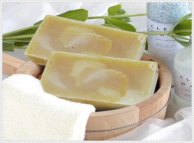 Khử m&ugrave;i h&ocirc;i s&agrave;n nh&agrave; bằng b&aacute;nh x&agrave; ph&ograve;ng