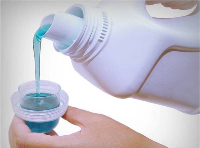 D&ugrave;ng nước xả vải , nước lau s&agrave;n để khử m&ugrave;i thuốc l&aacute;