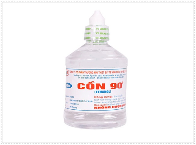 Khử m&ugrave;i khai nước tiểu bằng cồn y tế